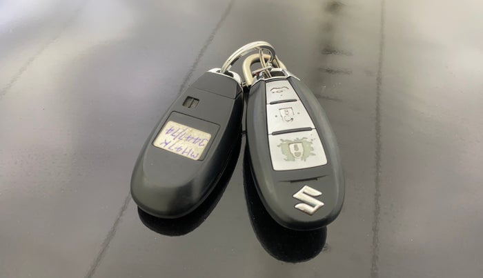 2016 Maruti Ciaz ZXI+, Petrol, Manual, 69,954 km, Key Close Up