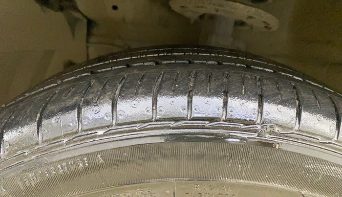 2016 Maruti Ciaz ZXI+, Petrol, Manual, 69,954 km, Left Front Tyre Tread