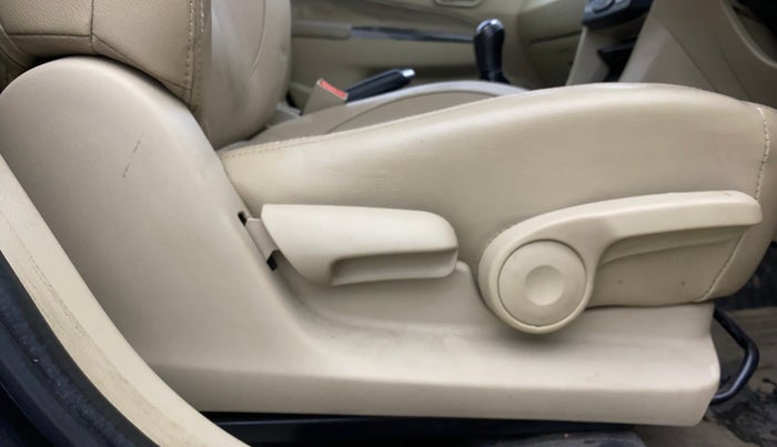 2016 Maruti Ciaz ZXI+, Petrol, Manual, 69,954 km, Driver Side Adjustment Panel