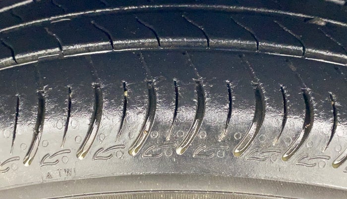 2019 Maruti New Wagon-R VXI 1.2 AMT, Petrol, Automatic, 73,874 km, Left Front Tyre Tread