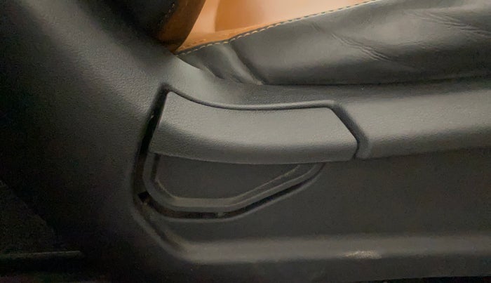 2019 Hyundai VENUE S 1.2, Petrol, Manual, 68,423 km, Driver Side Adjustment Panel