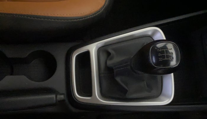 2019 Hyundai VENUE S 1.2, Petrol, Manual, 68,423 km, Gear Lever