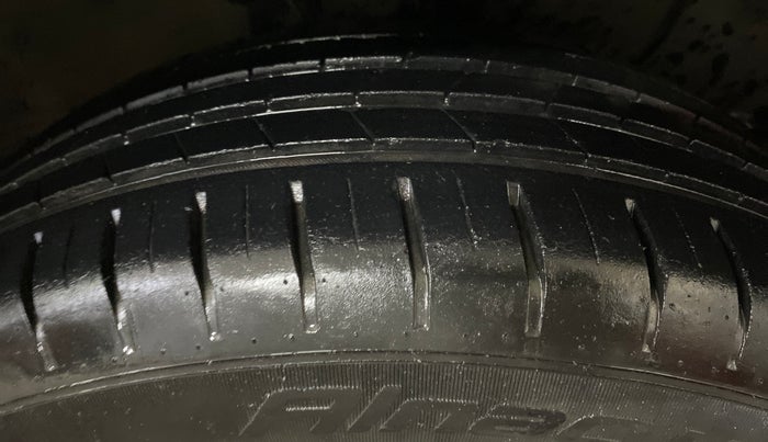 2016 Hyundai Elite i20 ASTA 1.2, Petrol, Manual, 75,184 km, Right Front Tyre Tread