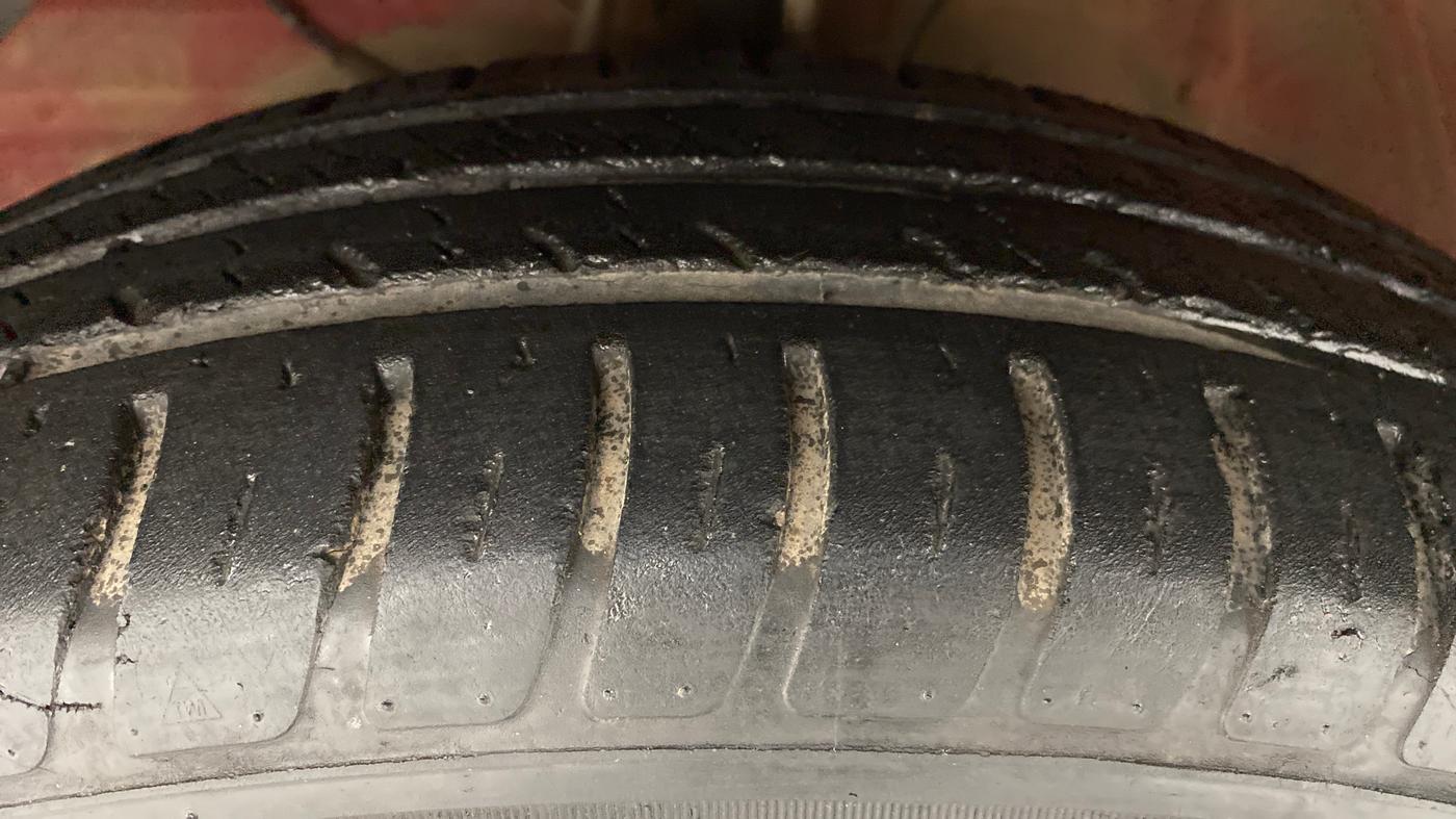 2018 Maruti Swift VXI, Petrol, Manual, 36,789 km, Left Front Tyre Tread