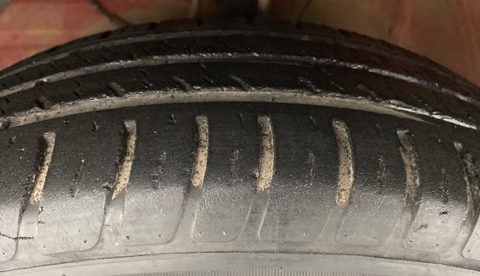 2018 Maruti Swift VXI, Petrol, Manual, 36,789 km, Left Front Tyre Tread