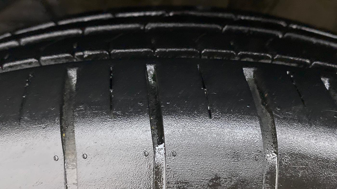 2021 Maruti Dzire ZXI AMT, Petrol, Automatic, 10,811 km, Left Front Tyre Tread