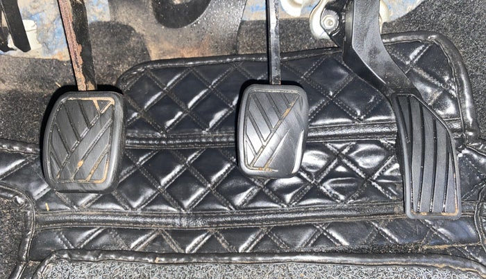 2014 Maruti Swift VXI, Petrol, Manual, 97,827 km, Pedals