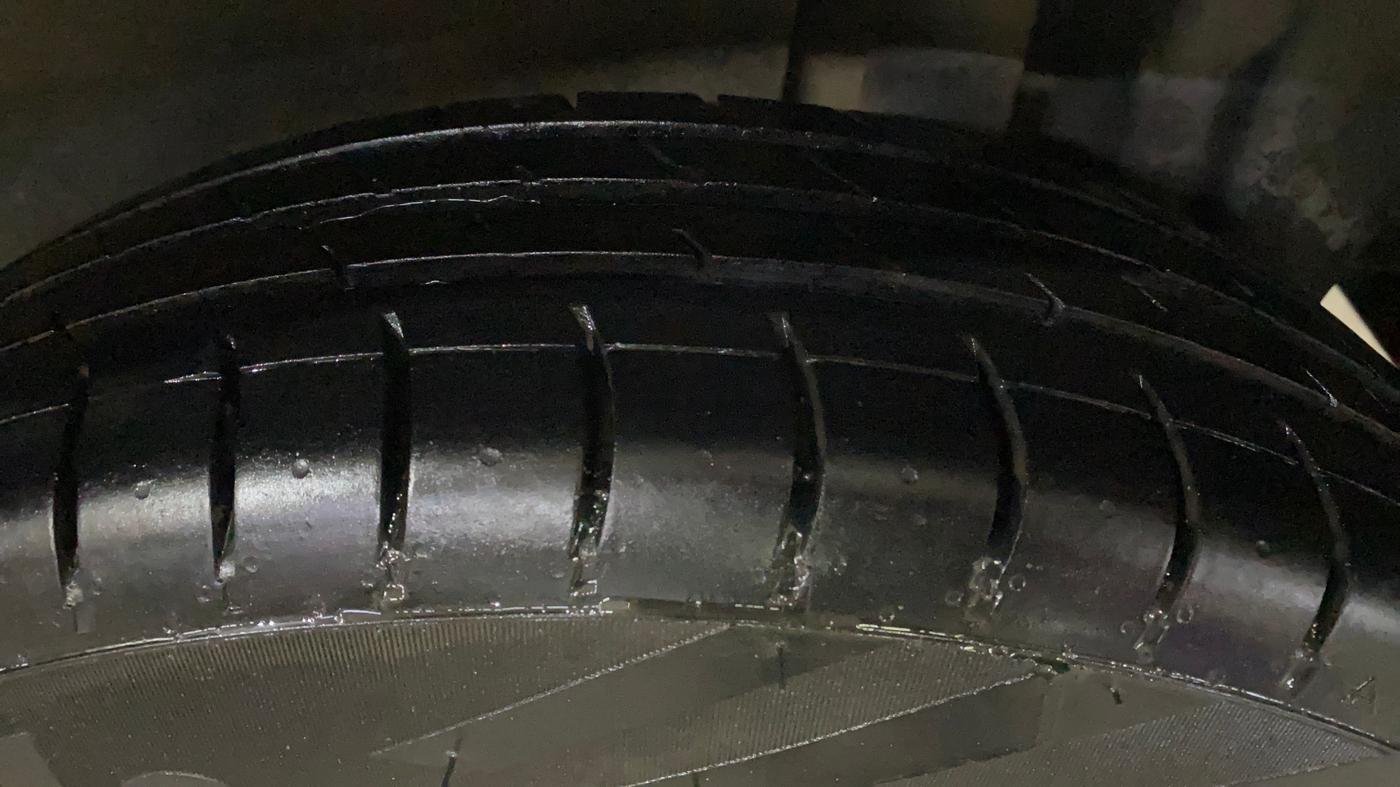 2014 Maruti Swift VXI, Petrol, Manual, 97,827 km, Left Rear Tyre Tread