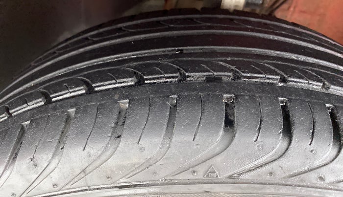 2018 Volkswagen Polo COMFORTLINE 1.0 PETROL, Petrol, Manual, 20,666 km, Left Front Tyre Tread