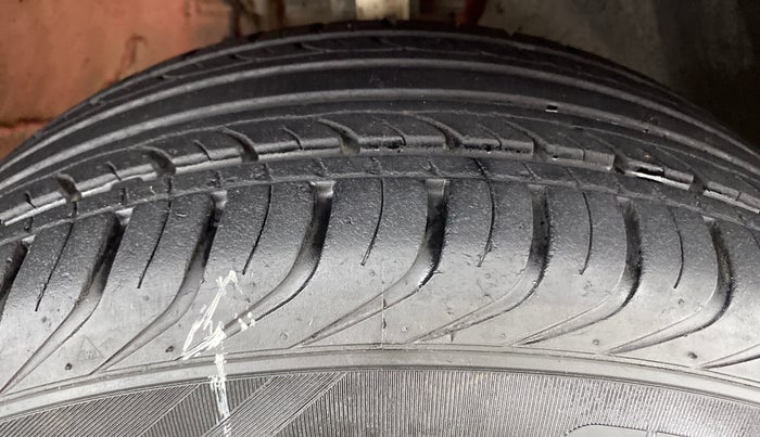 2018 Volkswagen Polo COMFORTLINE 1.0 PETROL, Petrol, Manual, 20,666 km, Right Front Tyre Tread