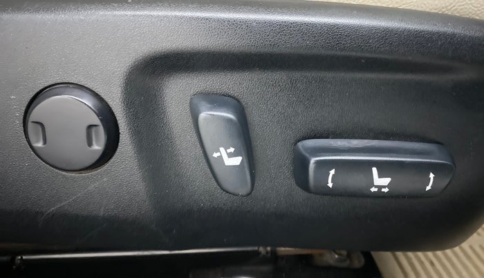 2014 Toyota Corolla Altis VL AT, Petrol, Automatic, 95,996 km, Electrically Adjustable Driver's Seat
