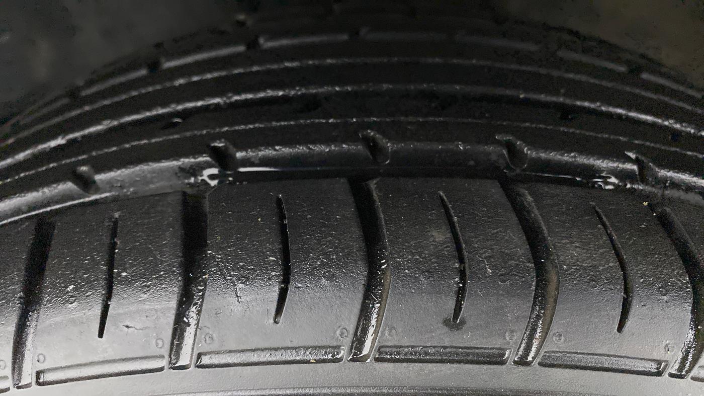 2014 Toyota Corolla Altis VL AT, Petrol, Automatic, 95,996 km, Left Front Tyre Tread