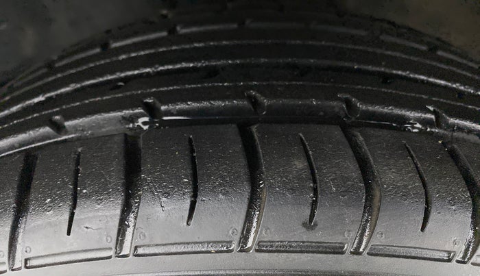 2014 Toyota Corolla Altis VL AT, Petrol, Automatic, 95,996 km, Left Front Tyre Tread