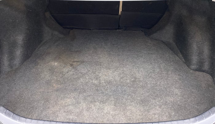 2014 Toyota Corolla Altis VL AT, Petrol, Automatic, 95,996 km, Boot Inside
