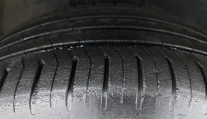 2014 Toyota Corolla Altis VL AT, Petrol, Automatic, 95,996 km, Right Front Tyre Tread