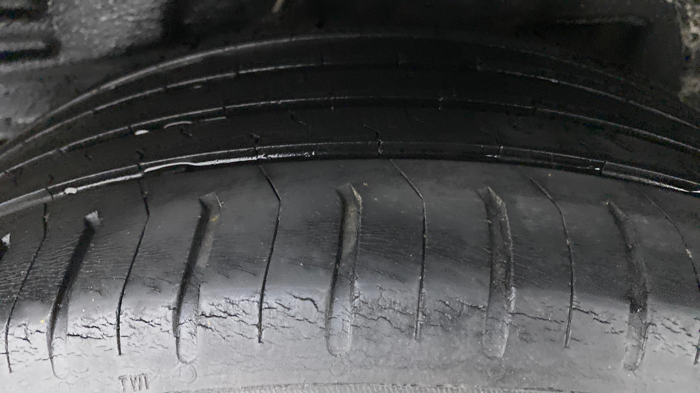 2014 Toyota Corolla Altis VL AT, Petrol, Automatic, 95,996 km, Right Rear Tyre Tread