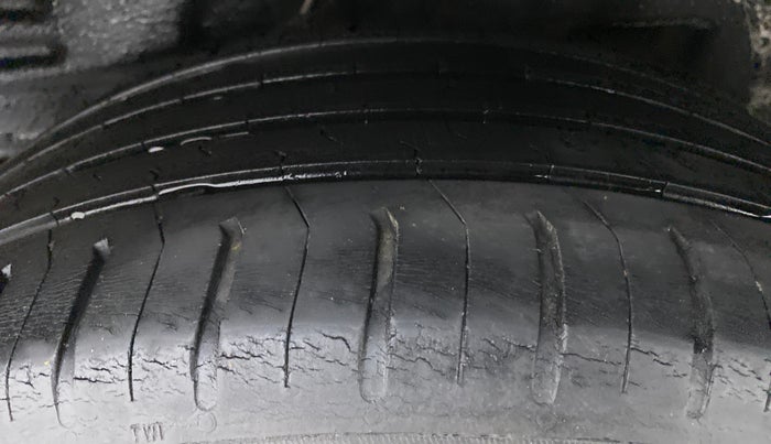 2014 Toyota Corolla Altis VL AT, Petrol, Automatic, 95,996 km, Right Rear Tyre Tread