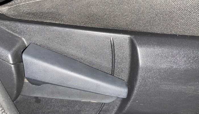 2021 Renault Kiger RXT MT, Petrol, Manual, 40,610 km, Driver Side Adjustment Panel