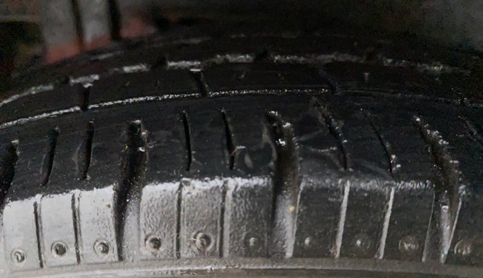 2010 Maruti A Star VXI, Petrol, Manual, 93,527 km, Right Rear Tyre Tread
