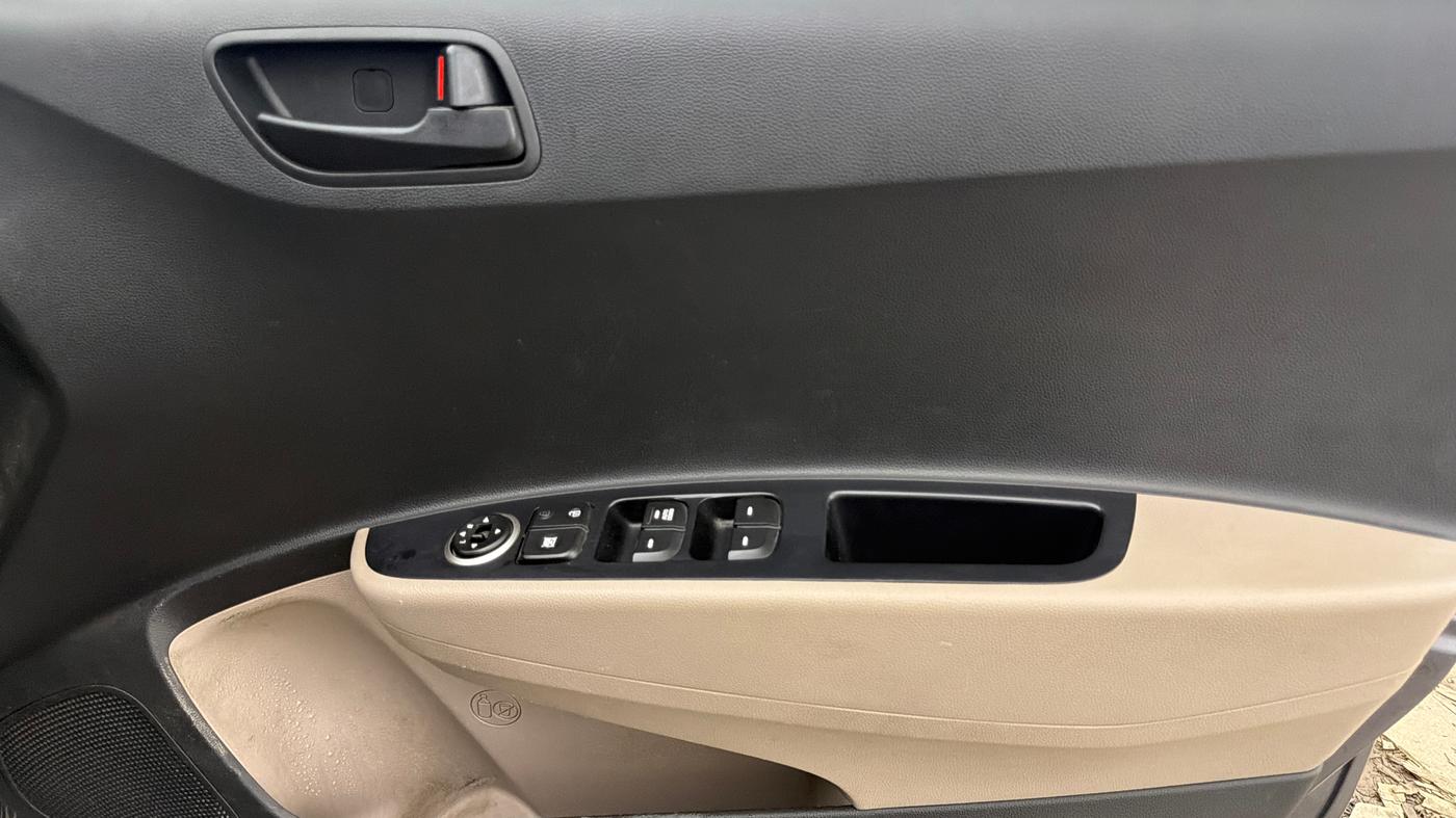 2018 Hyundai Grand i10 MAGNA 1.2 KAPPA VTVT, Petrol, Manual, 21,612 km, Driver Side Door Panels Control