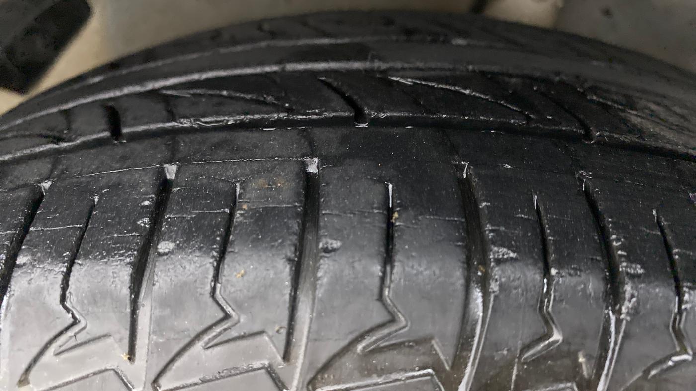 2011 Hyundai i20 MAGNA (O) 1.2, Petrol, Manual, 57,087 km, Left Front Tyre Tread