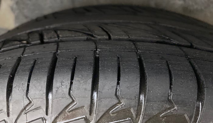 2011 Hyundai i20 MAGNA (O) 1.2, Petrol, Manual, 57,087 km, Right Rear Tyre Tread