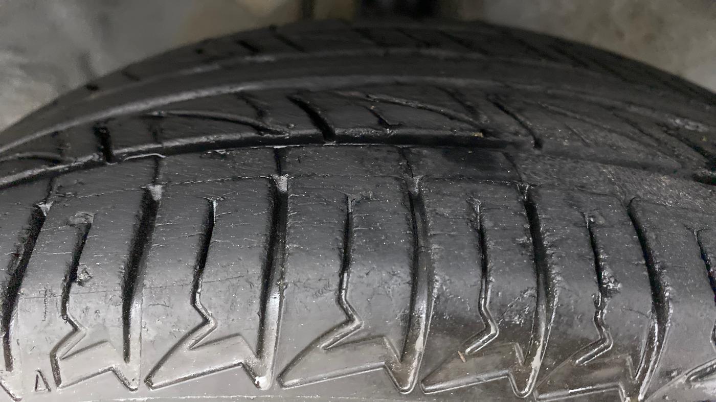 2011 Hyundai i20 MAGNA (O) 1.2, Petrol, Manual, 57,087 km, Right Front Tyre Tread