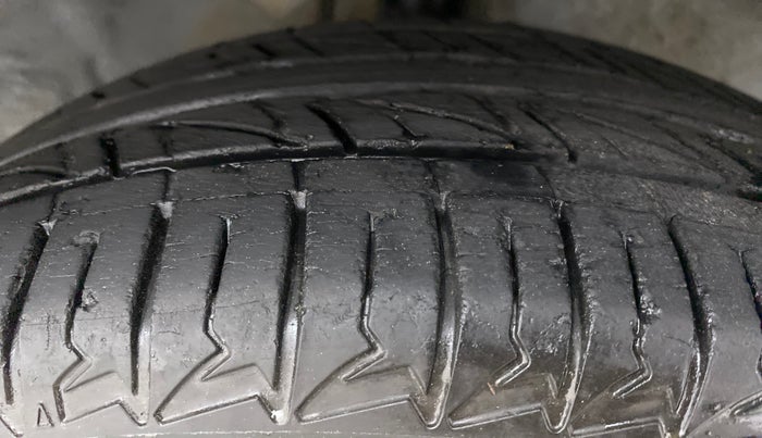 2011 Hyundai i20 MAGNA (O) 1.2, Petrol, Manual, 57,087 km, Right Front Tyre Tread