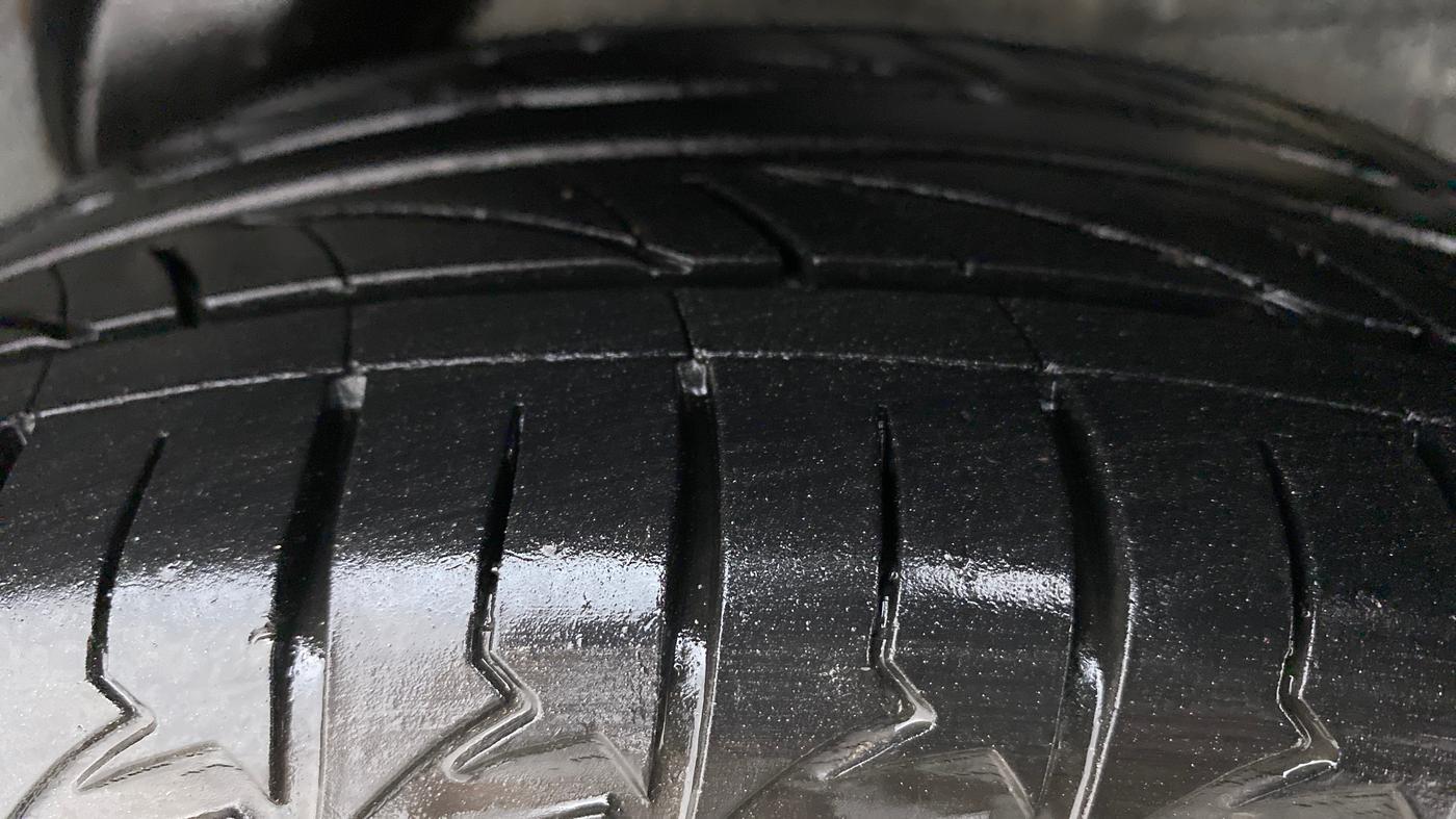 2011 Hyundai i20 MAGNA (O) 1.2, Petrol, Manual, 57,087 km, Left Rear Tyre Tread