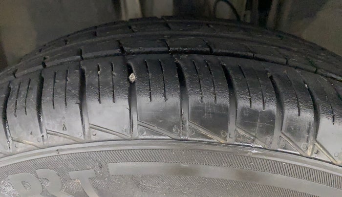2021 Renault TRIBER RXT, Petrol, Manual, 10,283 km, Left Front Tyre Tread