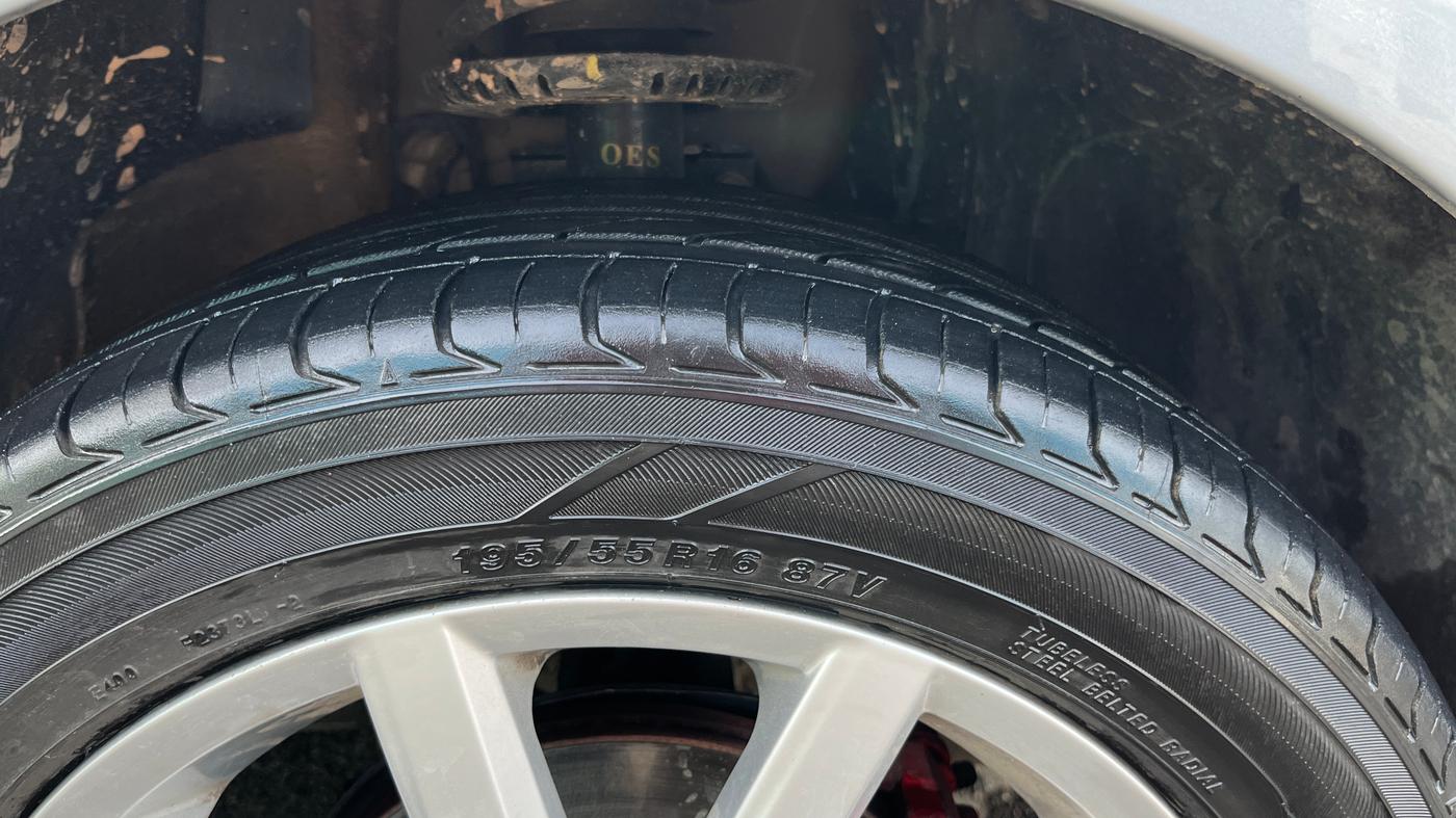 2018 Volkswagen Polo HIGHLINE1.2L, Petrol, Manual, 63,404 km, Right Front Tyre Tread