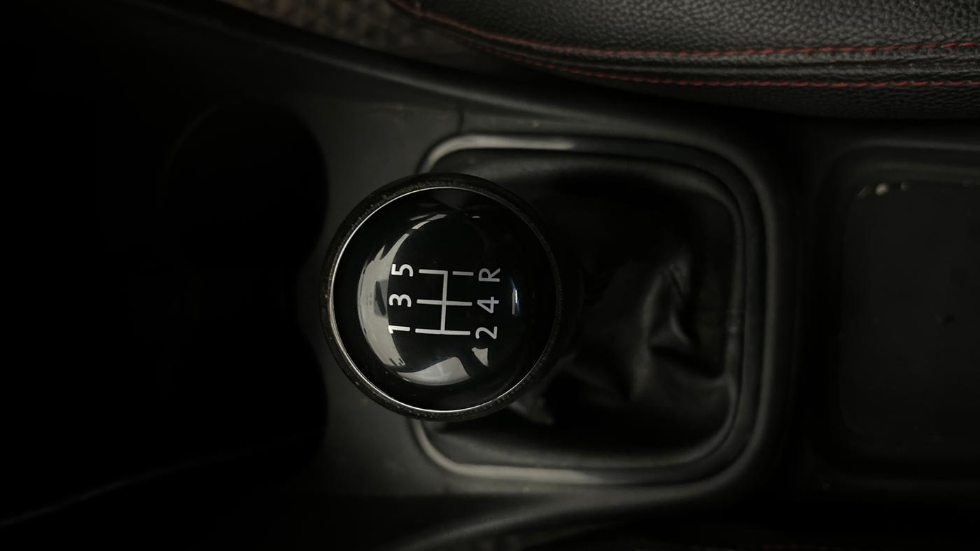 2021 Volkswagen Polo TRENDLINE 1.0L, Petrol, Manual, 1,35,024 km, Gear Lever