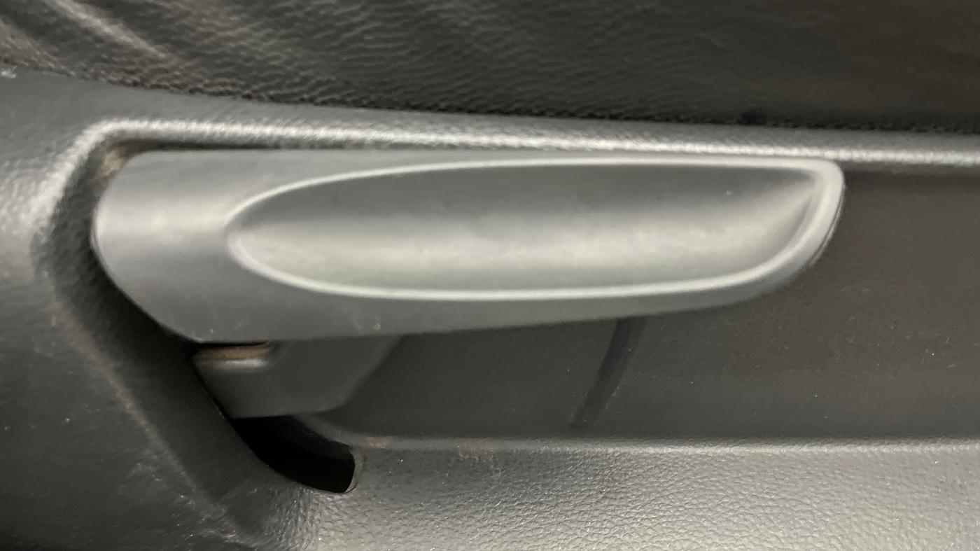 2021 Volkswagen Polo TRENDLINE 1.0L, Petrol, Manual, 1,35,024 km, Driver Side Adjustment Panel