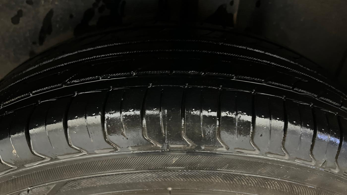 2021 Volkswagen Polo TRENDLINE 1.0L, Petrol, Manual, 1,35,024 km, Left Rear Tyre Tread