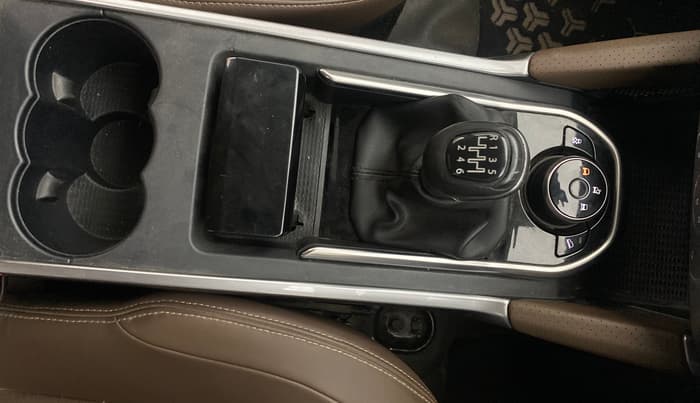 2022 Tata Harrier XZ SUNROOF 2.0L, Diesel, Manual, 60,425 km, Gear Lever