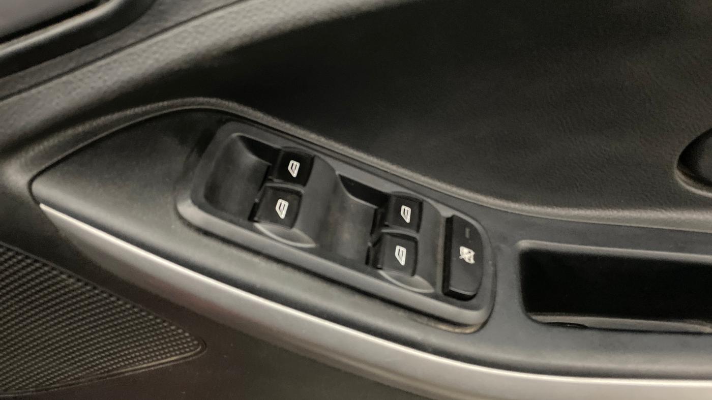 2018 Ford New Figo TREND 1.2 PETROL, Petrol, Manual, 24,343 km, Driver Side Door Panels Control