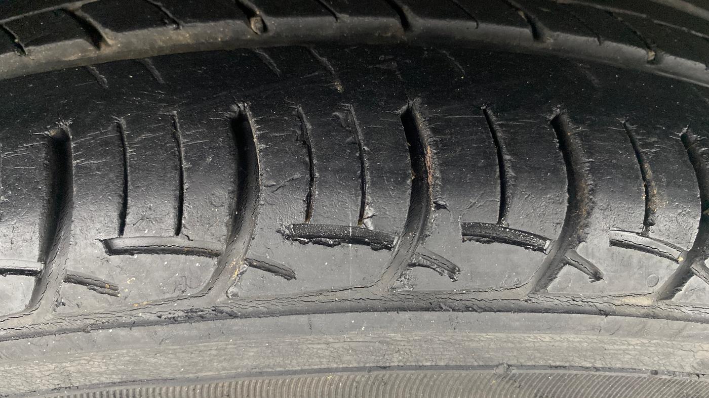 2016 Maruti Ertiga ZXI+, Petrol, Manual, 24,978 km, Right Rear Tyre Tread
