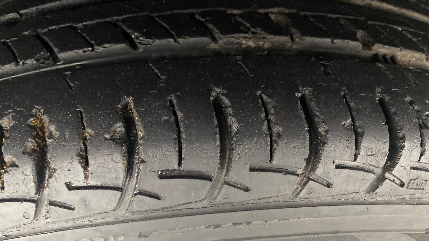 2016 Maruti Ertiga ZXI+, Petrol, Manual, 24,978 km, Left Front Tyre Tread