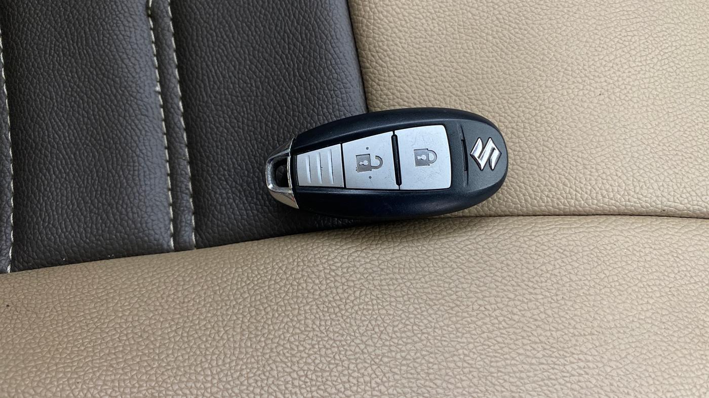 2016 Maruti Ertiga ZXI+, Petrol, Manual, 24,978 km, Key Close Up