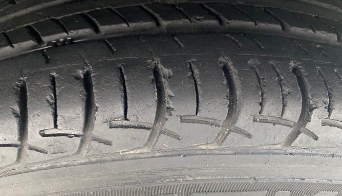 2016 Maruti Ertiga ZXI+, Petrol, Manual, 24,978 km, Right Front Tyre Tread