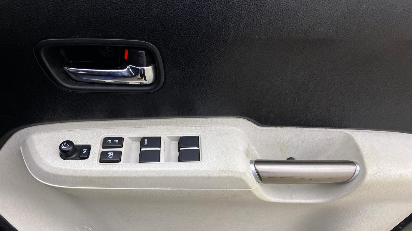 2017 Maruti IGNIS ZETA 1.2 AMT, Petrol, Automatic, 28,550 km, Driver Side Door Panels Control