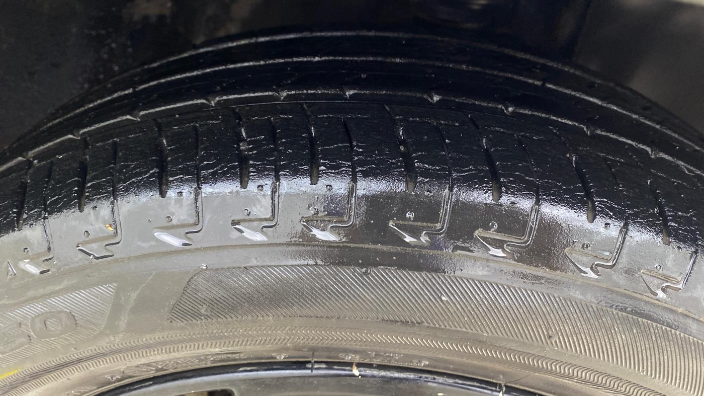 2017 Maruti IGNIS ZETA 1.2 AMT, Petrol, Automatic, 28,550 km, Right Front Tyre Tread