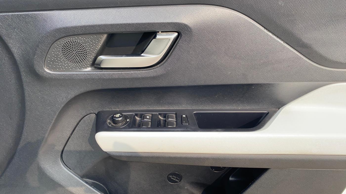 2023 Tata PUNCH CREATIVE  MT, Petrol, Manual, 10,274 km, Driver Side Door Panels Control