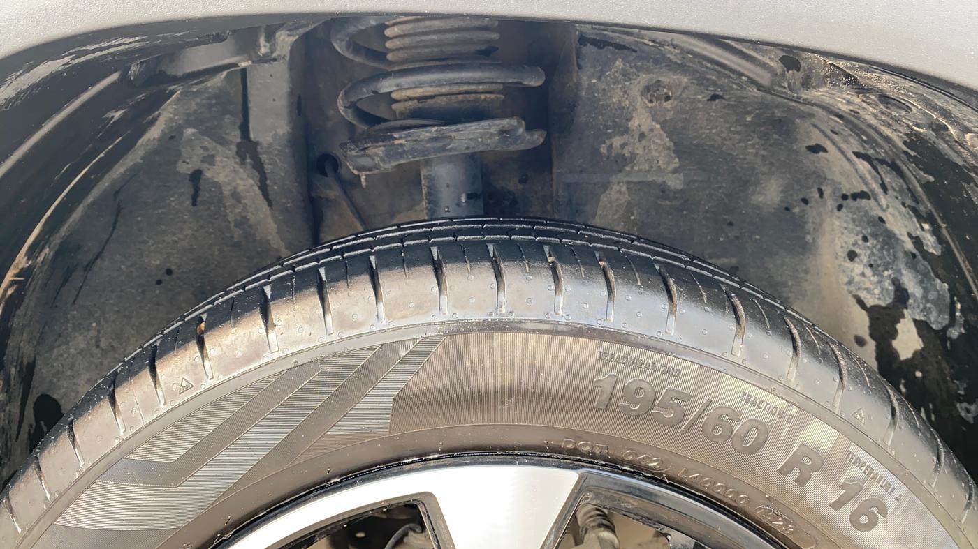 2023 Tata PUNCH CREATIVE  MT, Petrol, Manual, 10,274 km, Right Front Tyre Tread