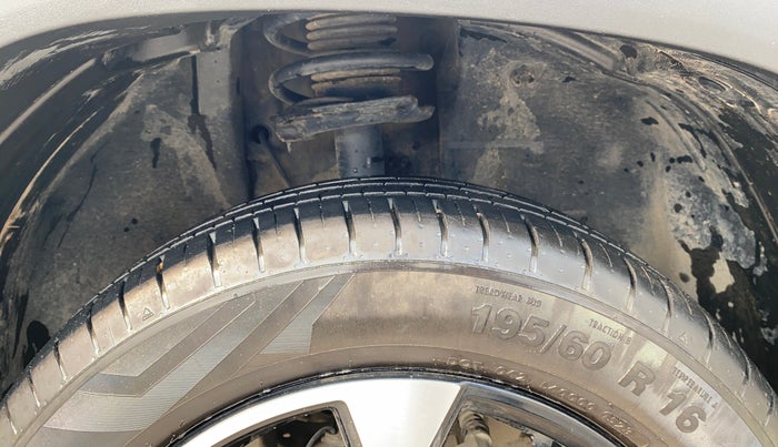 2023 Tata PUNCH CREATIVE  MT, Petrol, Manual, 10,274 km, Right Front Tyre Tread