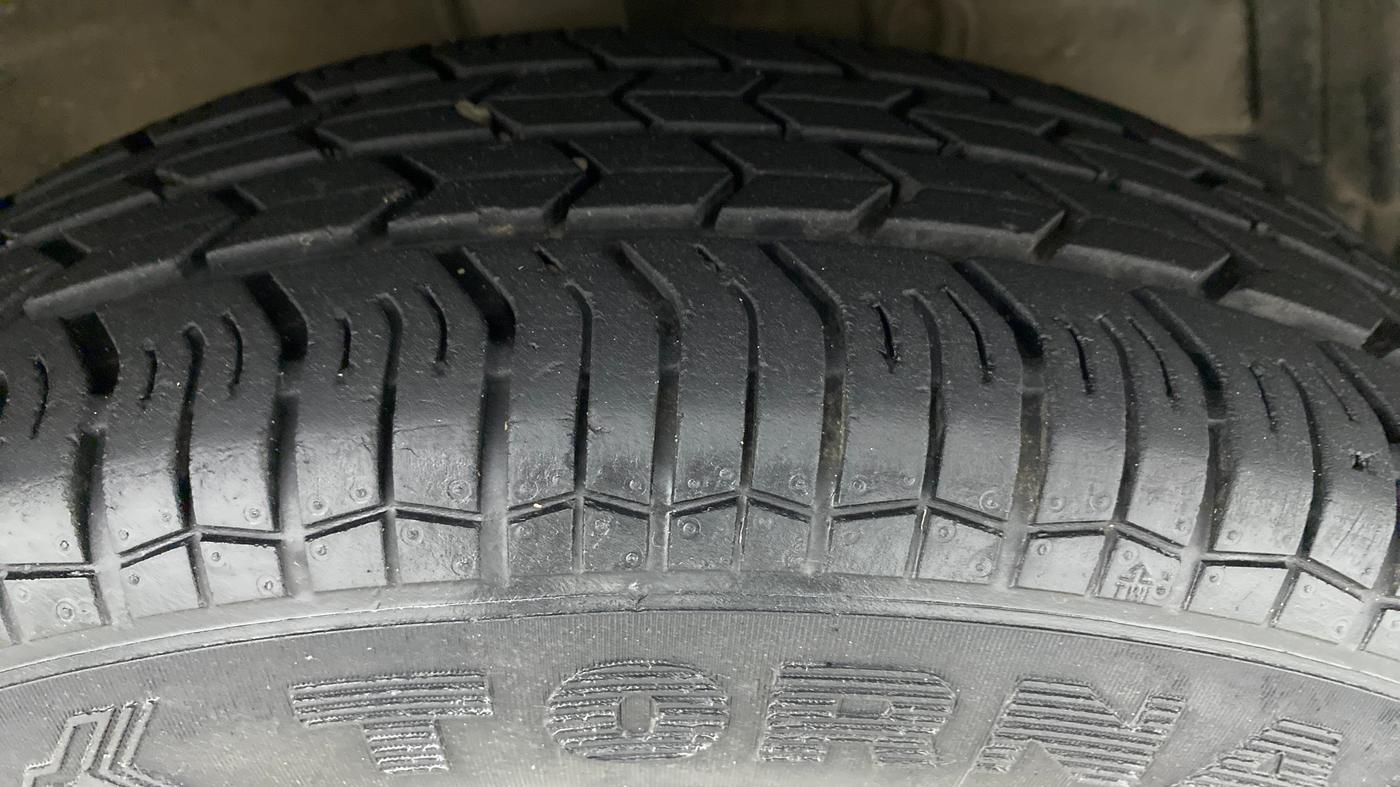 2017 Maruti Swift VXI, Petrol, Manual, 17,893 km, Right Front Tyre Tread