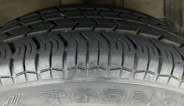 2017 Maruti Swift VXI, Petrol, Manual, 17,893 km, Right Front Tyre Tread