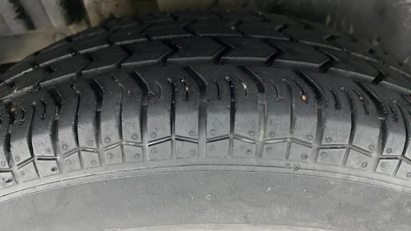 2017 Maruti Swift VXI, Petrol, Manual, 17,893 km, Right Rear Tyre Tread