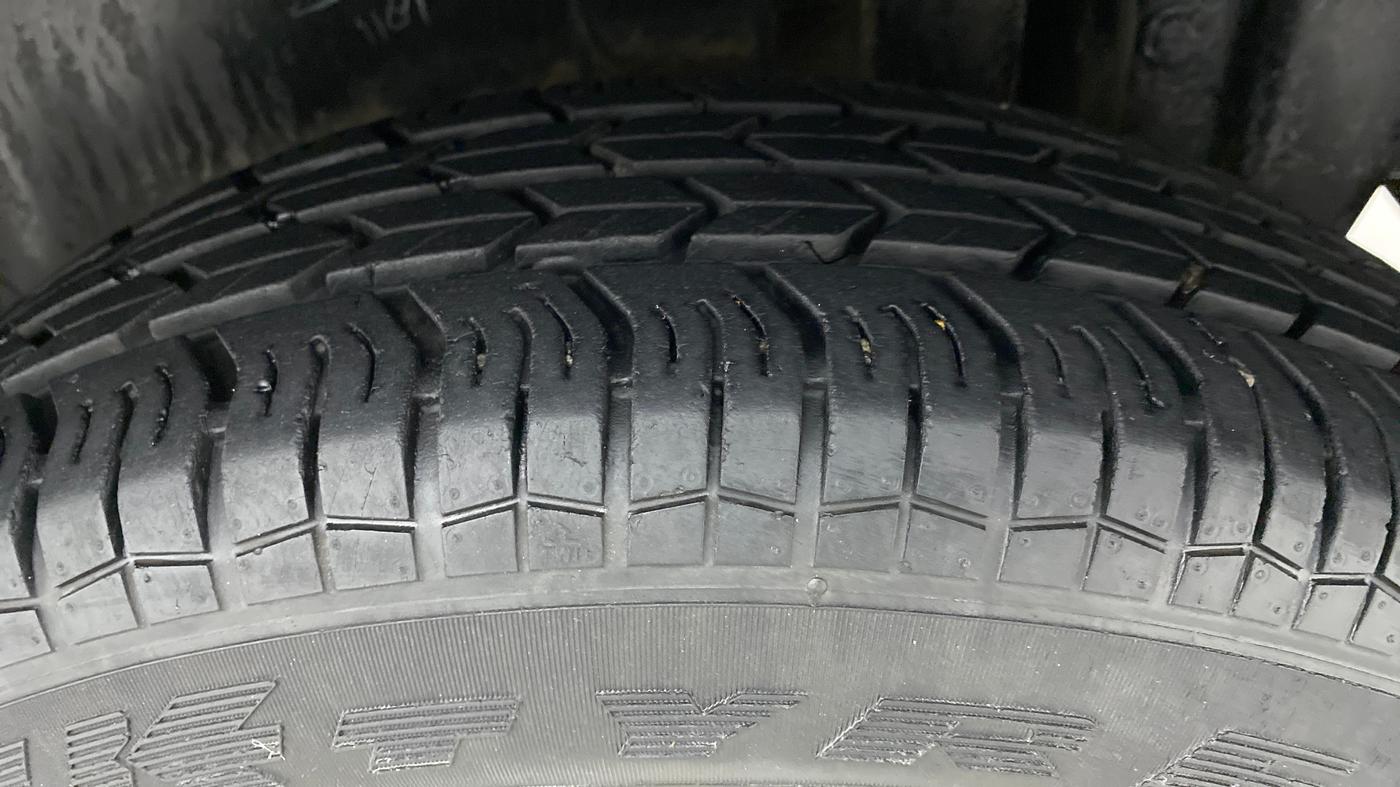 2017 Maruti Swift VXI, Petrol, Manual, 17,893 km, Left Rear Tyre Tread