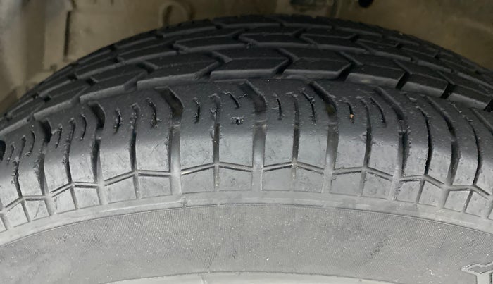 2017 Maruti Swift VXI, Petrol, Manual, 17,893 km, Left Front Tyre Tread